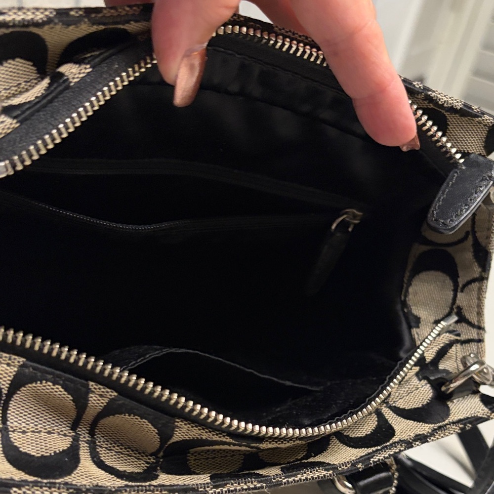 Coach Black and Cream Signature Tote - Picture 7 of 9
